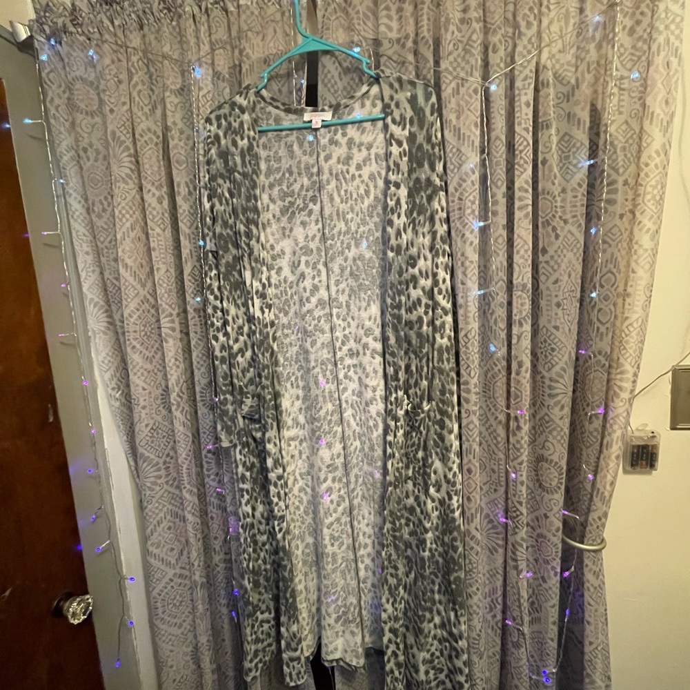 Lularoe black, white and grey chetah print duster